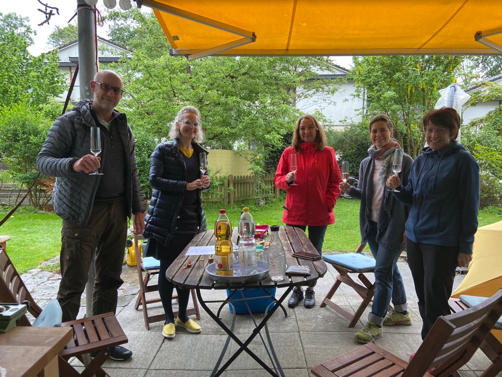 Von links nach rechts: Martin Poetschke, Aktuar; Sofia Galbraith, Präsidentin; Stefanie Schnider, Vorstand; Marianne Lutz, Vorstand; Julia Stadelmann, Vorstand